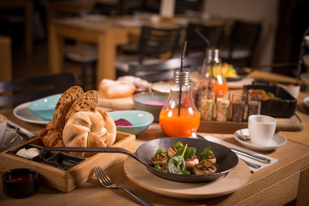 TIAN Sharing Breakfast: Pikante und süße vegetarische und vegane Frühstücksgerichte kommen im TIAN Bistro am Spittelberg zum Teilen in die Tischmitte