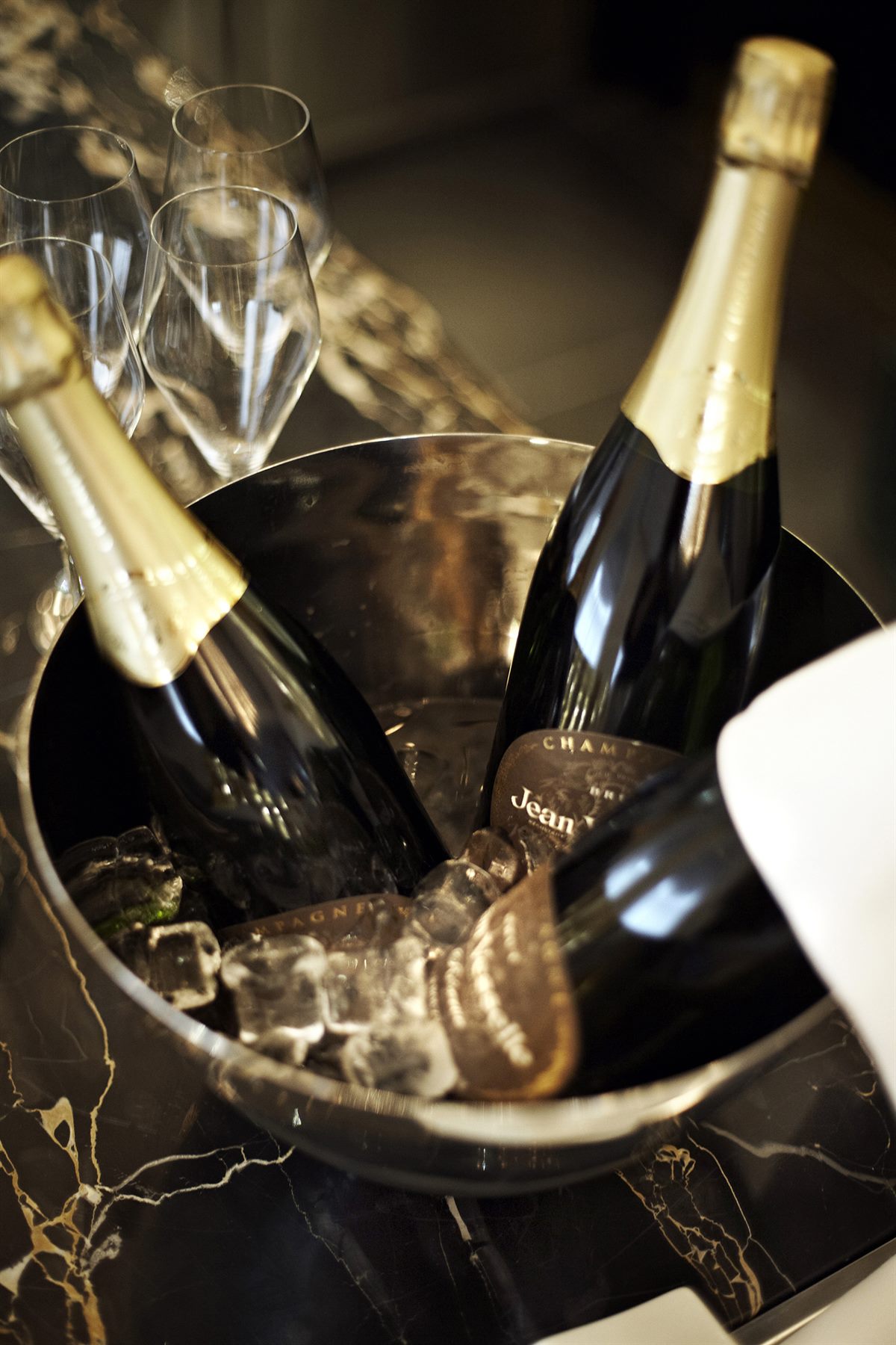Es ist immer ein passender Zeitpunkt, Champagner zu trinken. Genießen Sie den edlen Tropfen so oft wie möglich!