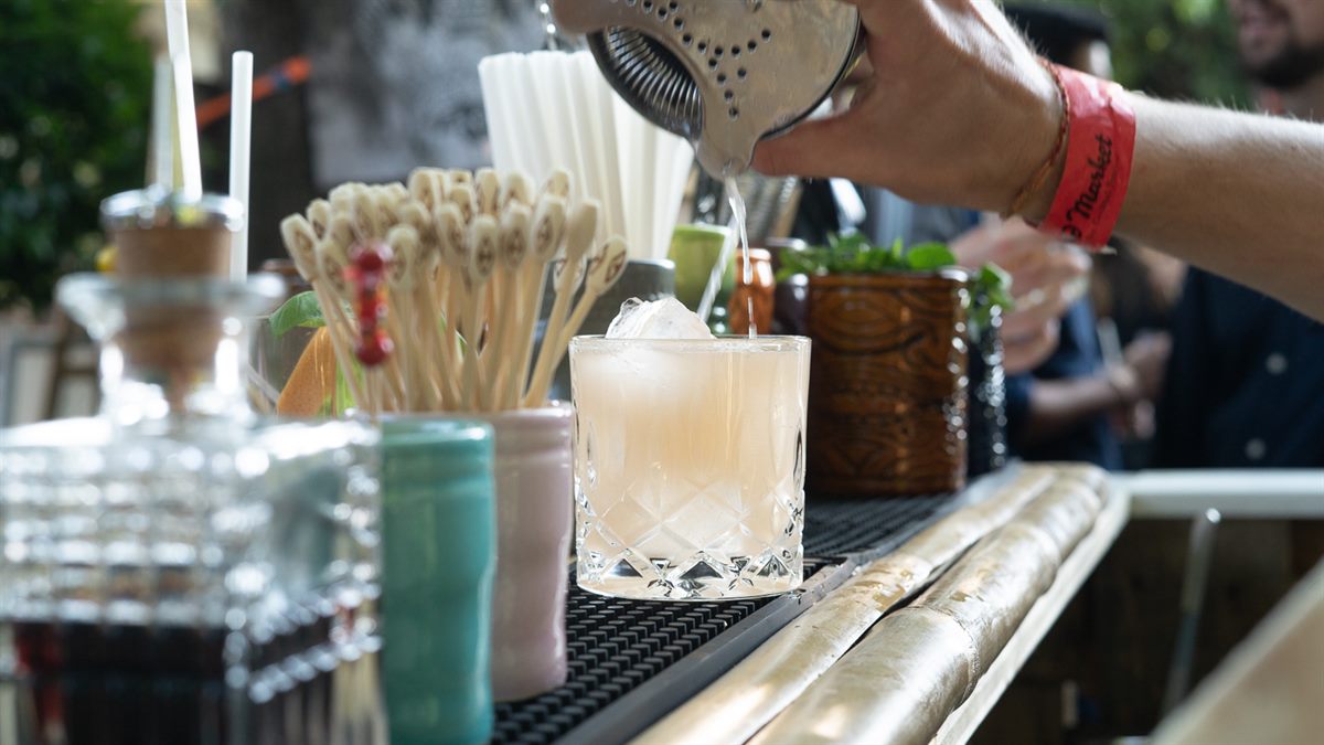 LIQUID MARKET: 40 Bars bereiten pro Tag ihre aktuellen Sommerdrinks mit und ohne Alkohol live vor den Gästen zu