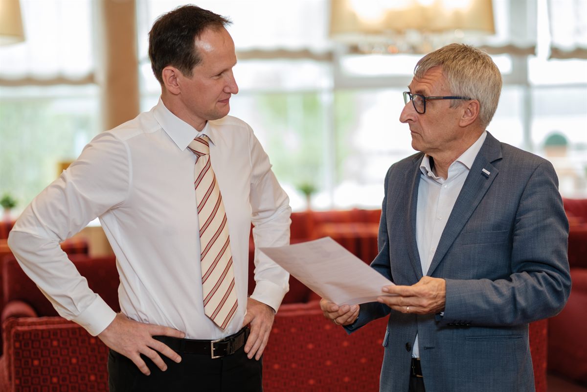 Wolfgang Haas, Geschäftsführer der Werzers Hotels am Wörthersee, mit Werzers Hotels F&B Manager Christian Prochazka
