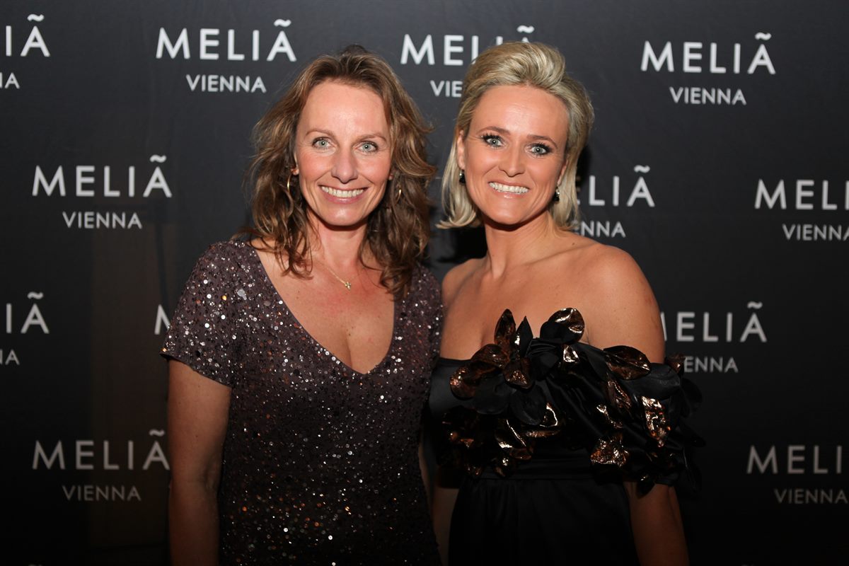 Dorothea Schuster, General Managerin Meliá Vienna, mit Alexandra Meissnitzer