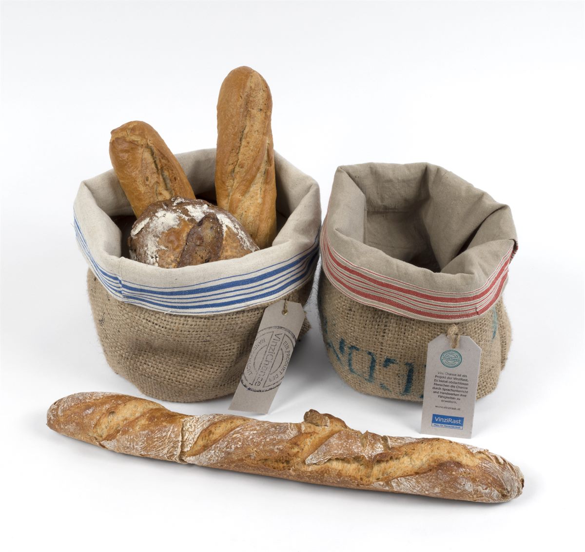 Jute-Brotkörbe mit Leinen-Inlet - jedes Stück ein Unikat, hergestellt von obdachlosen Menschen im Rahmen des Projektes VinziChance