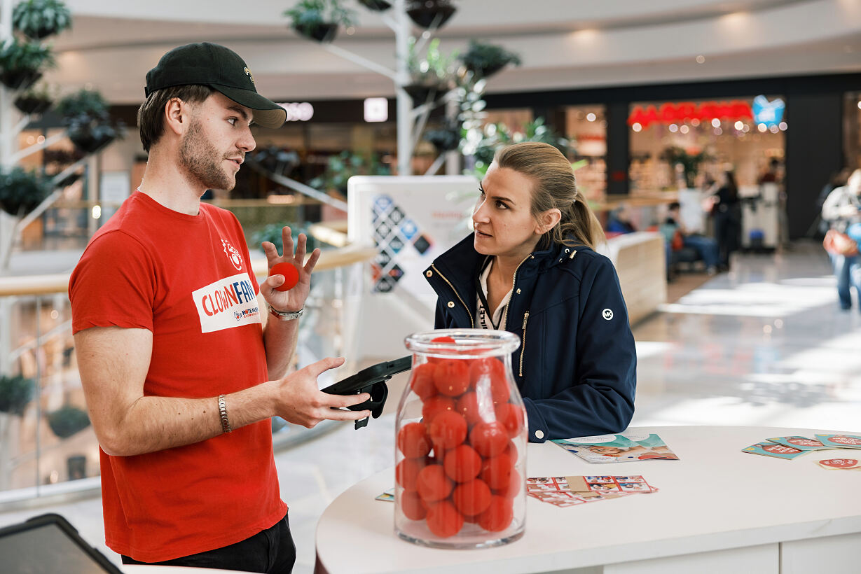 Westfield Shopping City Süd spendet 17.500 Euro an MOKI und ROTE NASEN