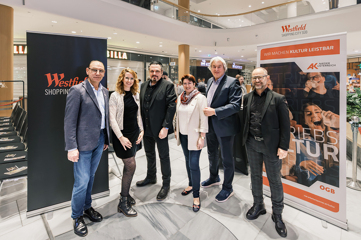 Westfield Shopping City Süd und AK Niederösterreich luden Center-Mitarbeiter:innen zu exklusivem Austropop-Abend mit Werner Auer