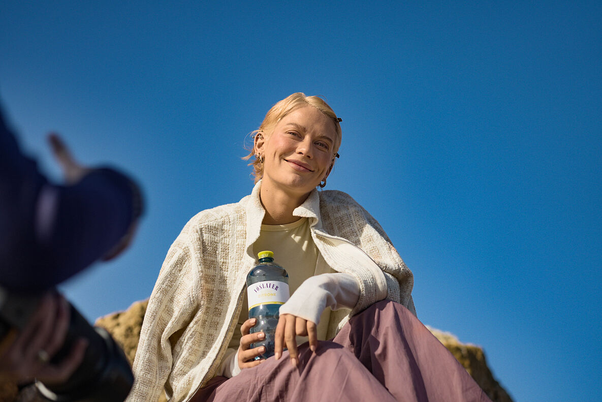 Mit Alli Neumann als Markenbotschafterin und einer breit angelegten 360-Grad-Kampagne stärkt Vöslauer seine Markenpräsenz im deutschen Markt – und setzt gezielt auf Wachstum in dynamischen Segmenten.