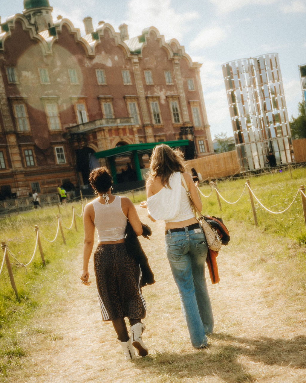 Das Paradies Garten Festival kehrt von 31. Juli bis 2. August 2026 nach Schloss Prugg in Bruck an der Leitha zurück 
