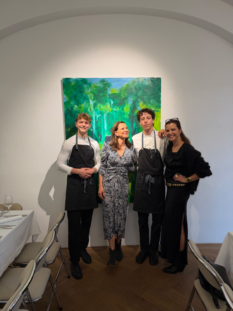 Elisabeth Melichar und Petra Berg freuen sich über den gelungenen Abend a la „Taste of Art“ 