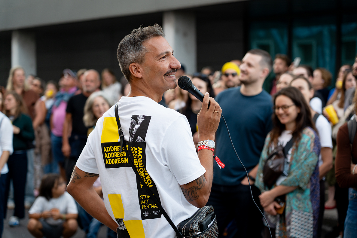 Rund 2.000 Besucher*innen erlebten die neu gestaltete Post City Linz hautnah und waren beim Calle Libre Festival dabei 