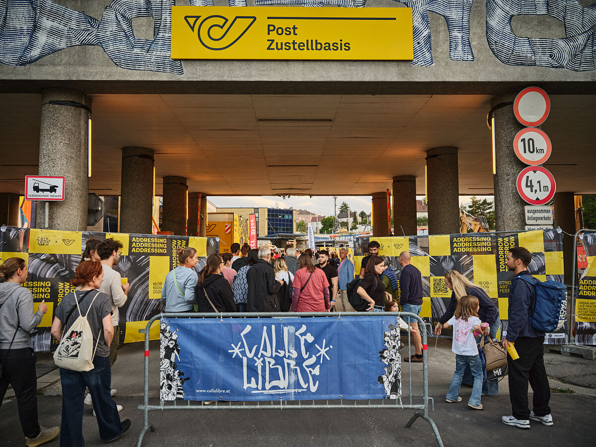 Rund 2.000 Besucher*innen erlebten die neu gestaltete Post City Linz hautnah und waren beim Calle Libre Festival dabei
