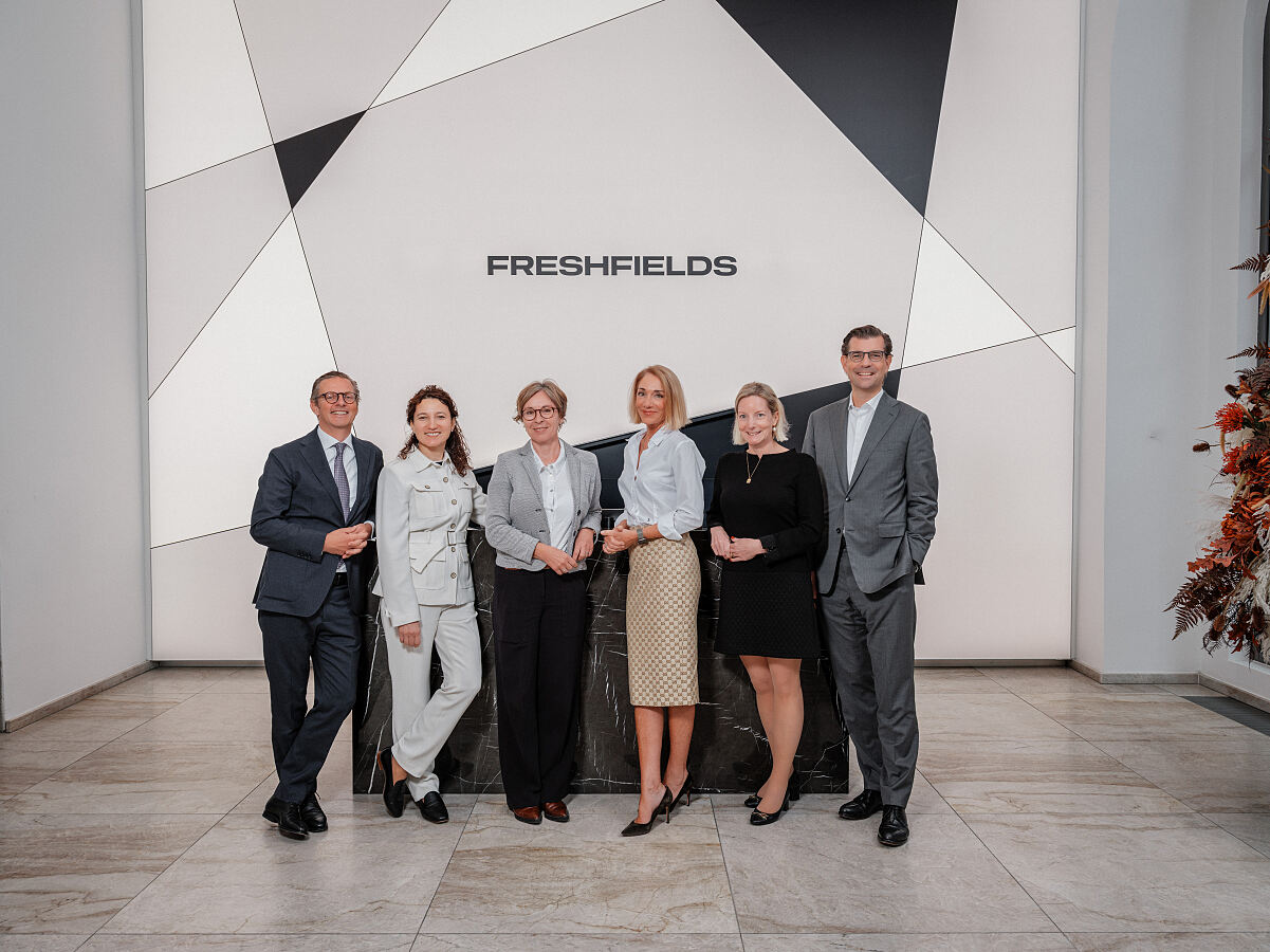 Stephan Pachinger (Freshfields), Eva Hromadkova (PRK Partners), Ingrid Riedlmayer (Kommunalkredit Austria AG), Anouschka Zagorski, Nina Heym, Florian Klimscha (alle Freshfields) (v.l.n.r.)