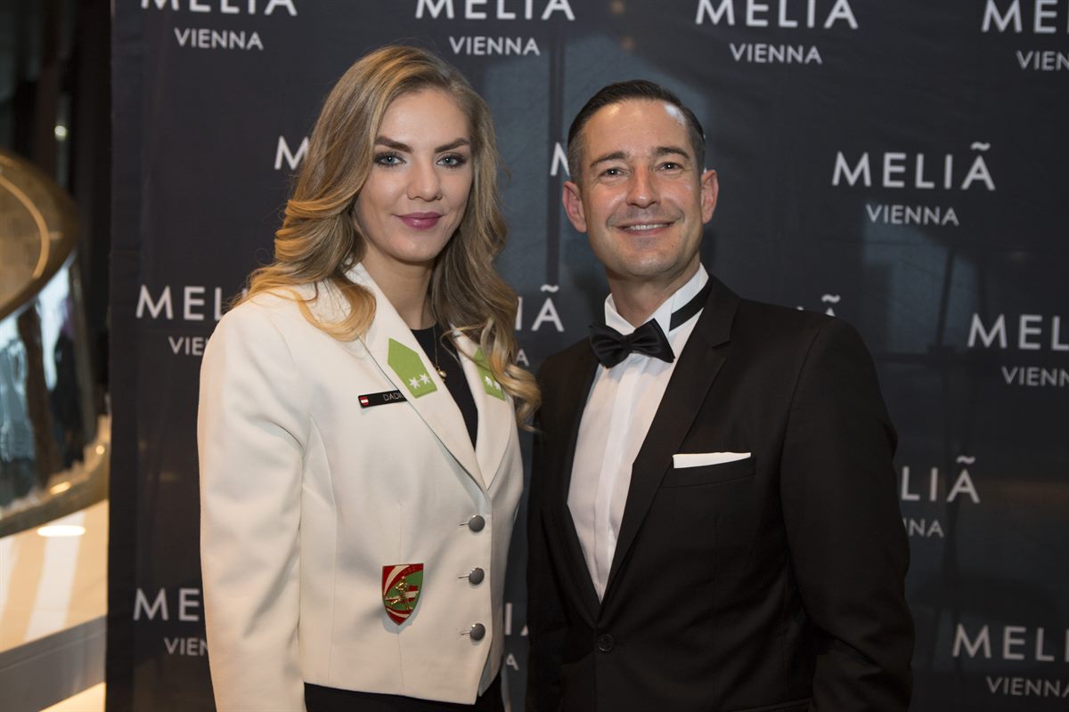 v.l.n.r.: Staatsmeisterin Ivona Dadic, Bastian Becker (General Manager Meliá Vienna)