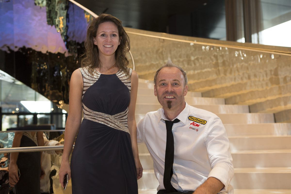 v.l.n.r.: Gerlinde Fischer (Director of Sales & Marketing Meliá Vienna), Rennrollstuhl-Olympiasieger Thomas Geierspichler