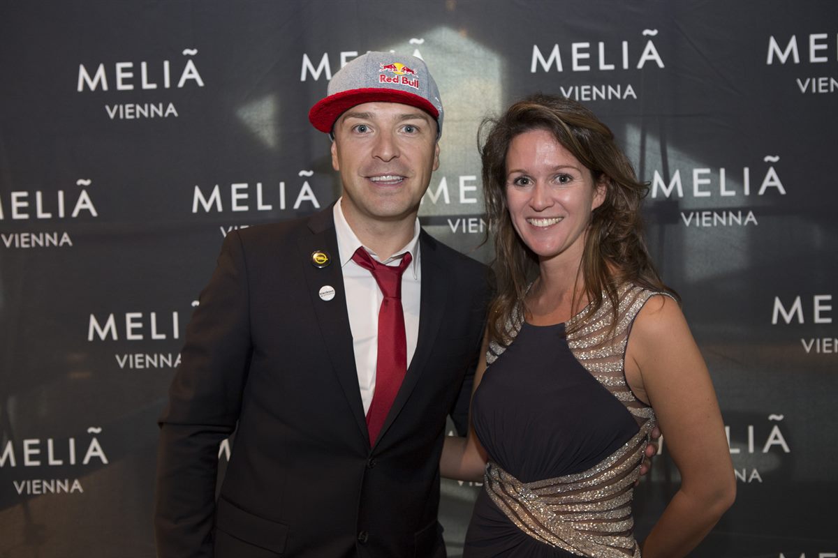 v.l.n.r.: Red Bull BMX Pro-Rider Senad Grosic, Gerlinde Fischer (Director of Sales & Marketing Meliá Vienna)