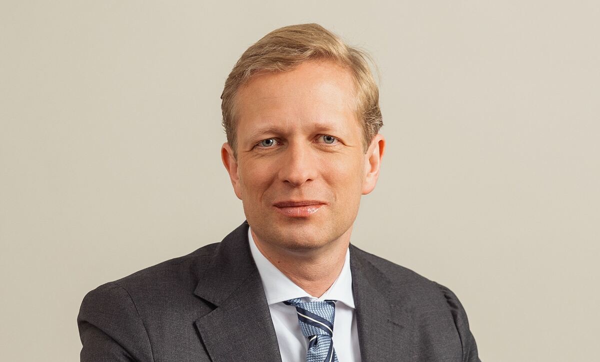 Dr. Nicholas Günther