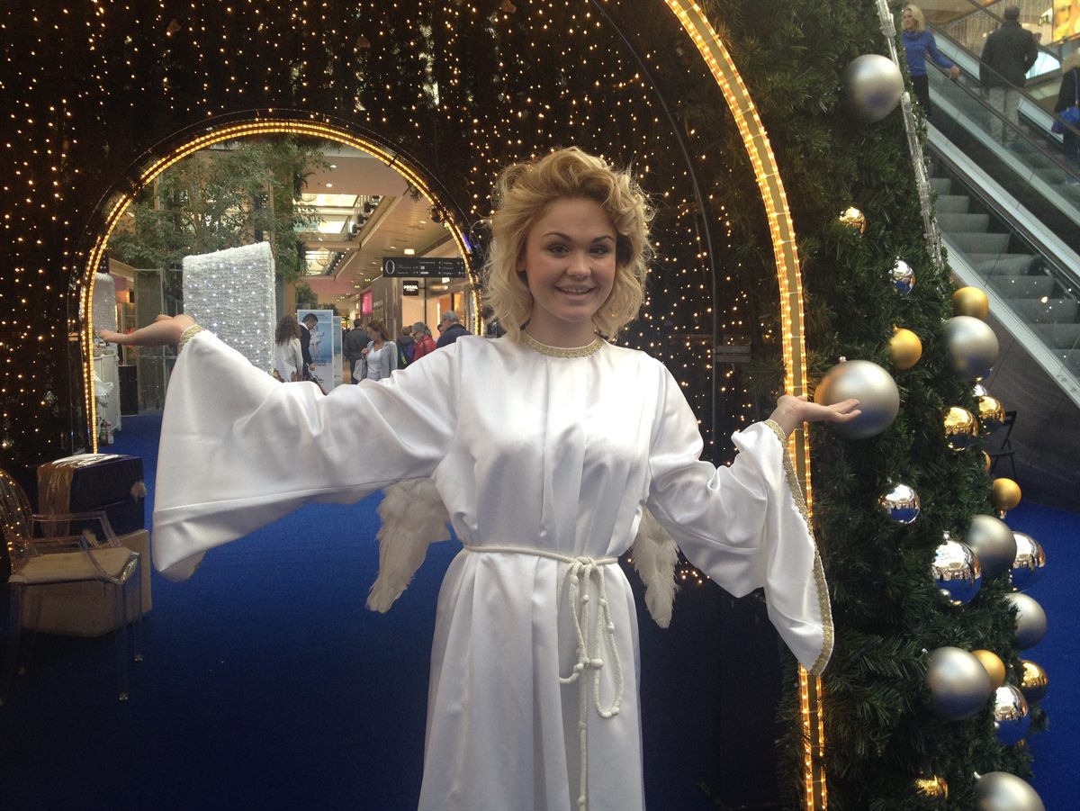 Das Christkind im Weihnachtsbaum