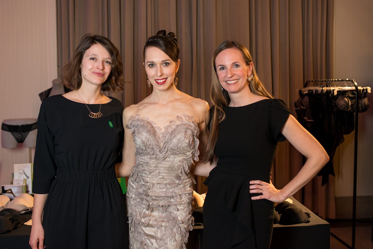 v.r.n.l.: Maria Großbauer, Erste Solotänzerin Nina Poláková, Palmers Produktmanagerin