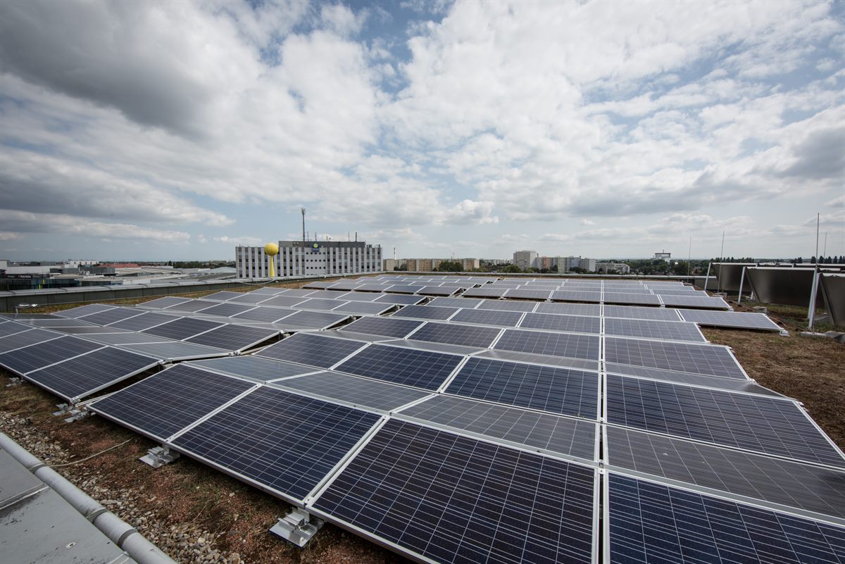 Die Photovoltaik Anlage auf dem Dach des Donau Plex