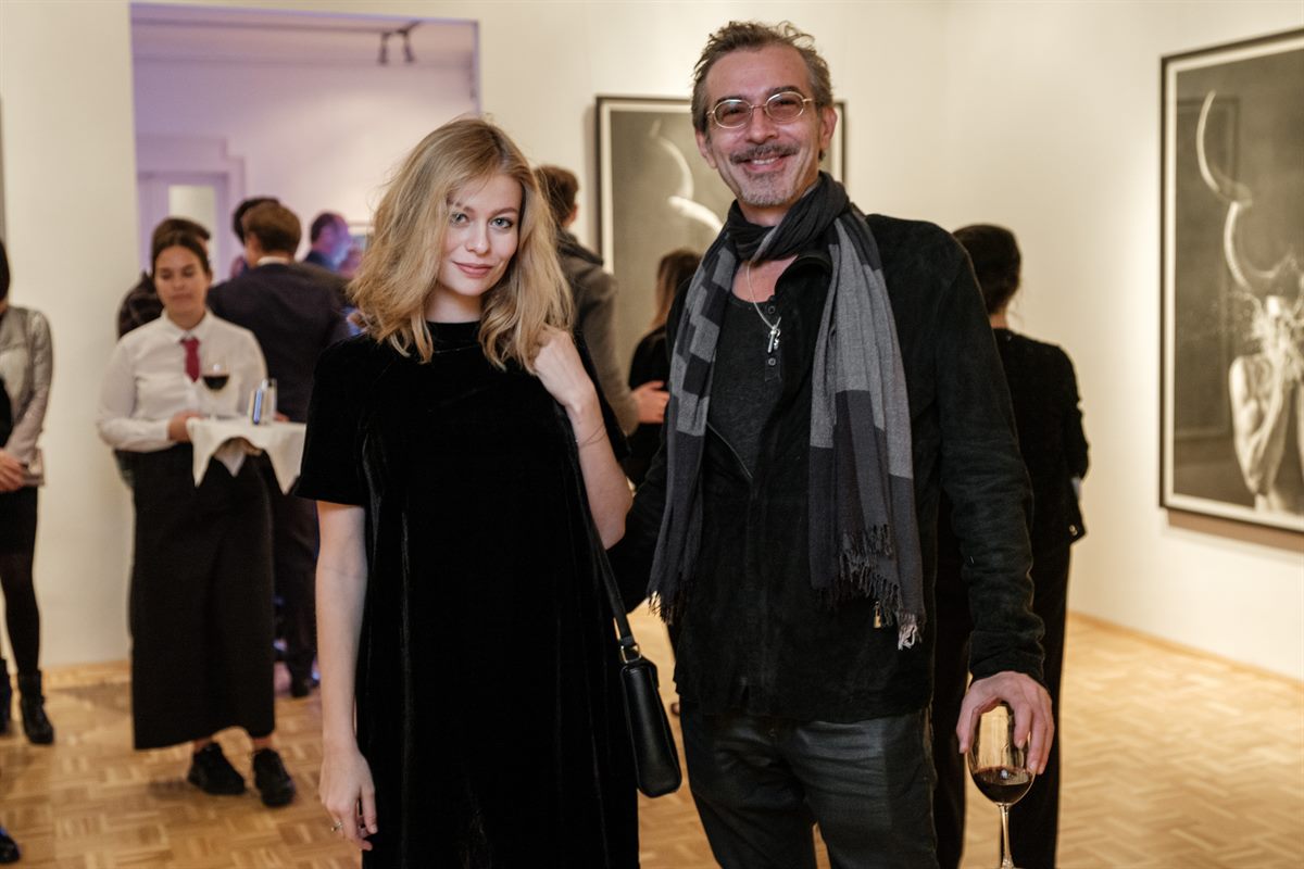 Galerie Gerald Hartinger präsentiert Jono Dry „About the Dark“