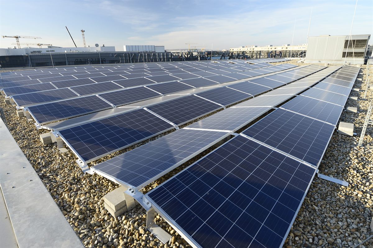 Wiens größte Photovoltaikanlage auf dem Dach des Donau Zentrums