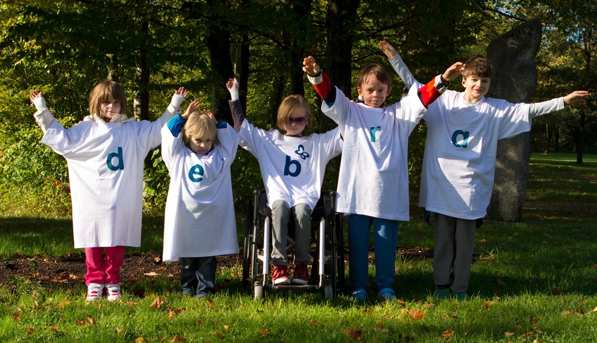 Der Erlös aus dem Verkauf der Charity Bags geht an den Verein DEBRA Austria zugunsten von Schmetterlingskindern