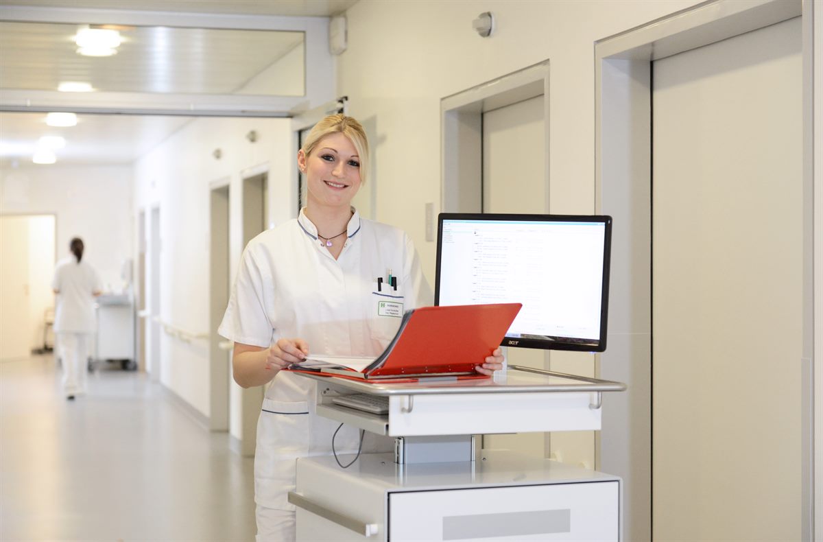 Knapp zwei Drittel der Österreicher halten sich persönlich für (sehr) gesundheitsbewusst. Insgesamt zeigt sich eine durchschnittliche Zufriedenheit mit dem Gesundheitssystem in Österreich.