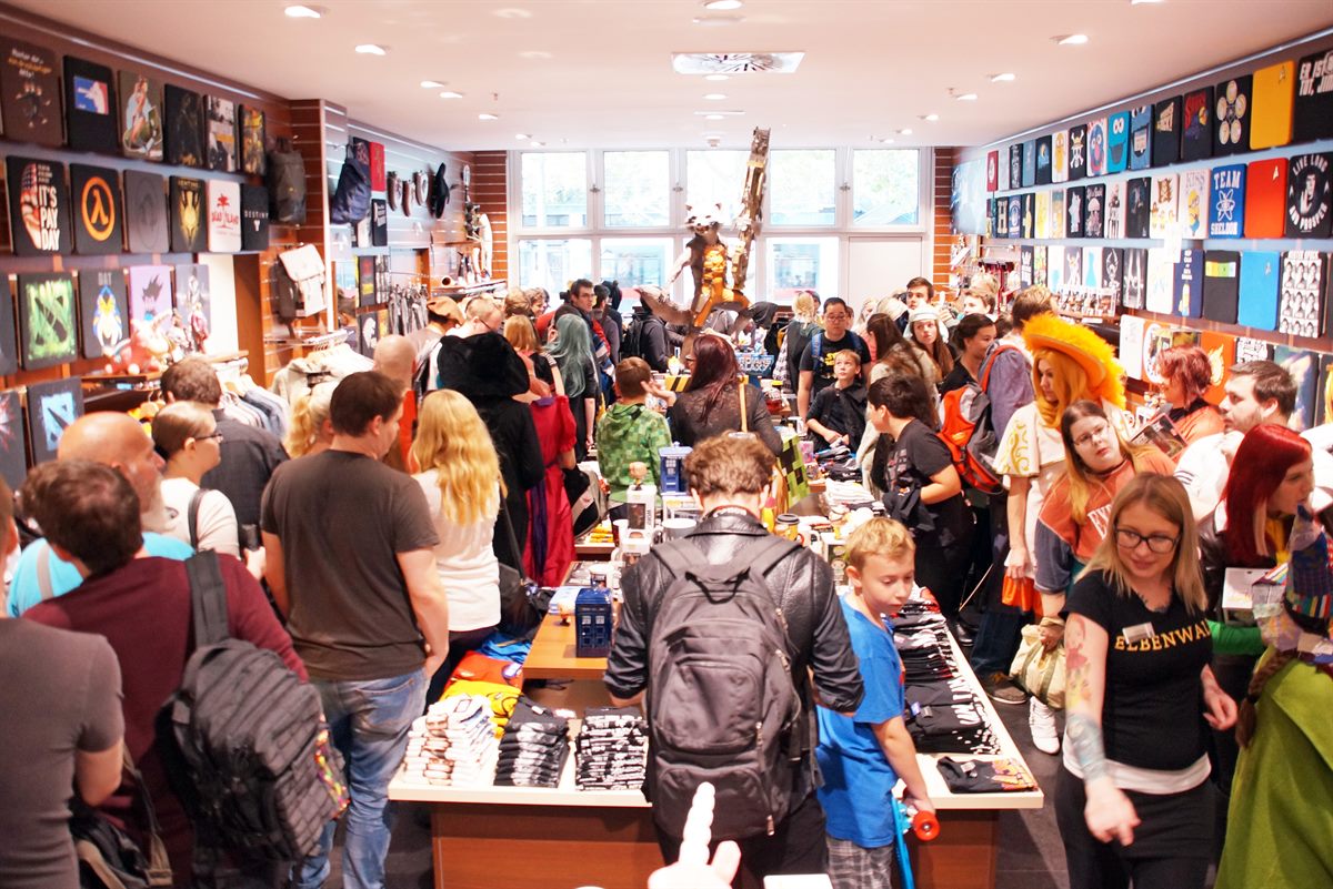  Großer Andrang im neuen Elbenwald Store