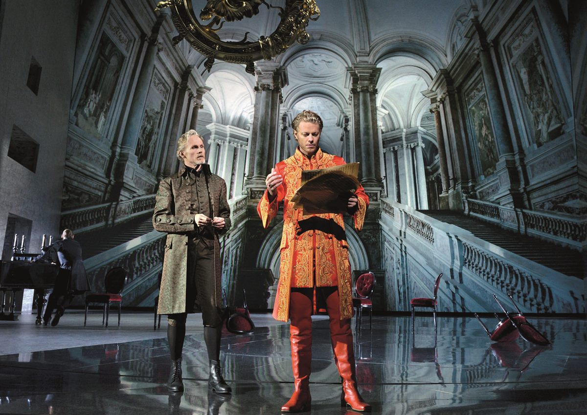 Jon Geoffroy Goldsworthy als Graf Arco und Mark Seibert als Hieronymus Colloredo