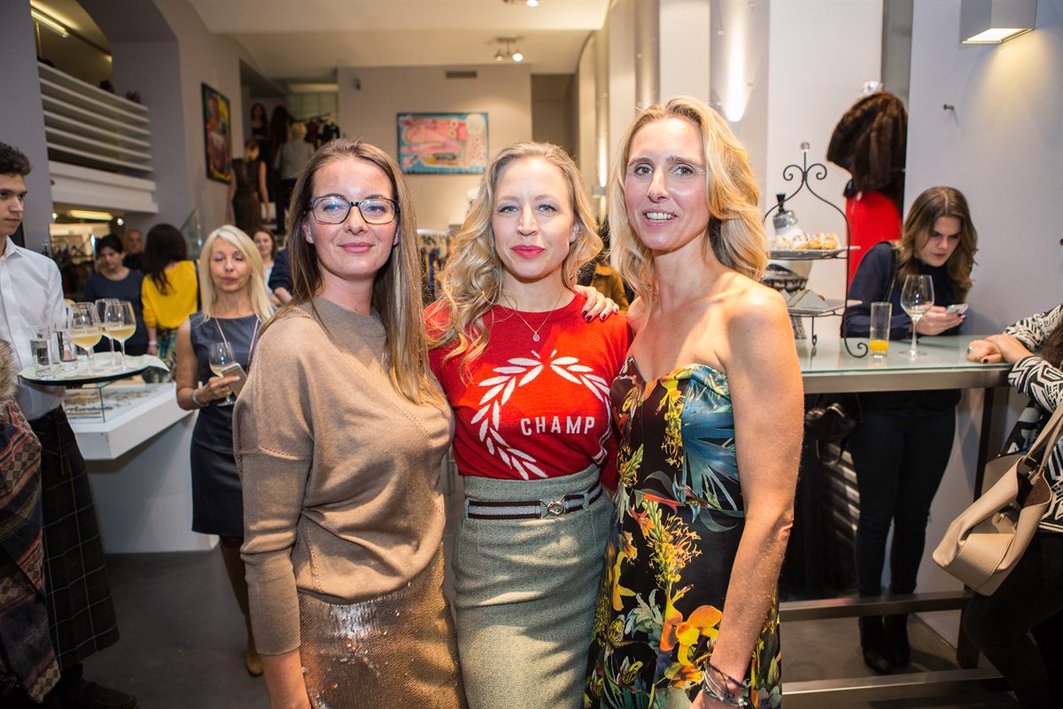 Inhaberinnen Agata Gold und Christiane Seitz mit Schauspielerin Nina Proll 