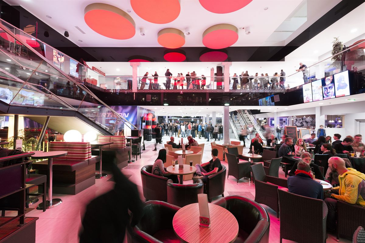 Der Gastrobereich im neuen Cineplexx Linz 