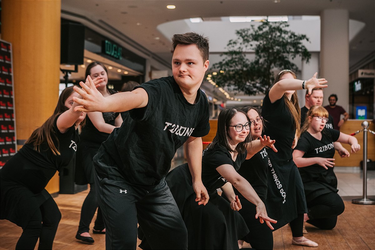 Tanzeinlage der I Dance Company, Tanz-Ensemble der T21Büne