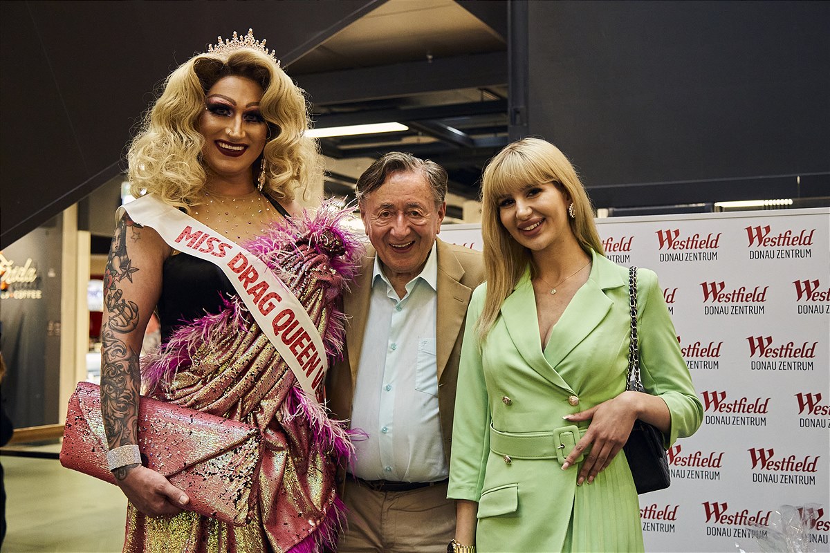 Gewinnerin Terry Taylor gemeinsam mit Richard Lugner und Irina Jovanka