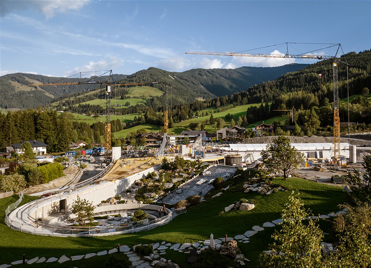Das neue Krallerhof-Spa fügt sich optimal in die Landschaft ein.