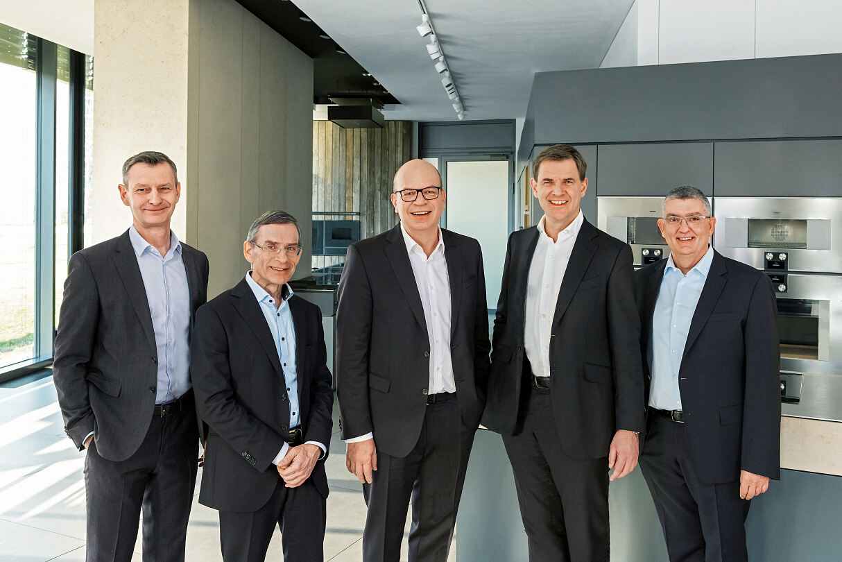 BSH Board of Management (left to rightv.l.n.r.: Lars SchubertCOO; Dr. Gerhard DambachCFO; Dr. Matthias MetzCEO; Dr. Alexander DonyCSM; Rudolf KlötscherCSS)