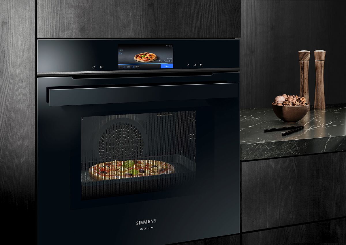 Siemens iQ700 Backofen setzt auf künstliche Intelligenz (KI) für Back-Ergebnisse nach individuellem Geschmack.