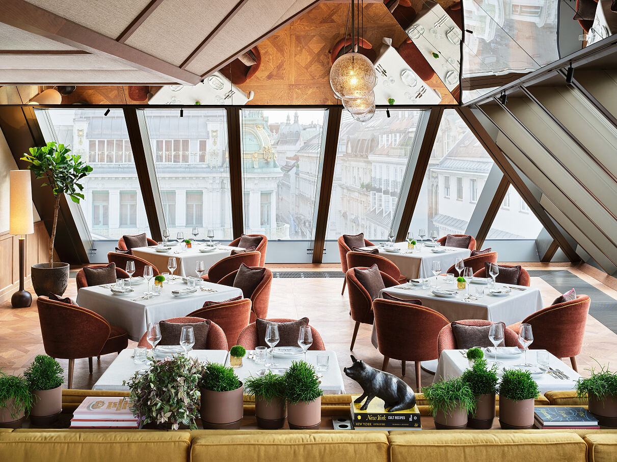 Neue Hoheit Dining Room
