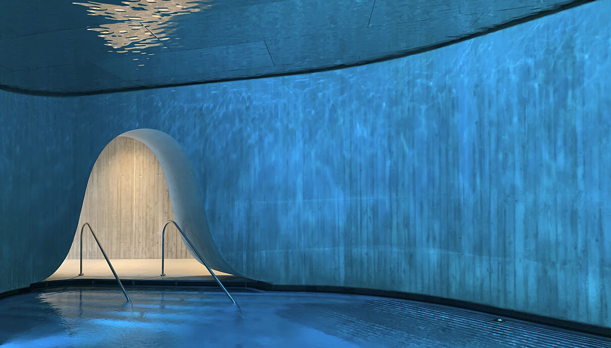 Blue hour all day long: Das erleuchtete Wasser in der Blauen Grotte bringt die Sinne zur Ruhe. 