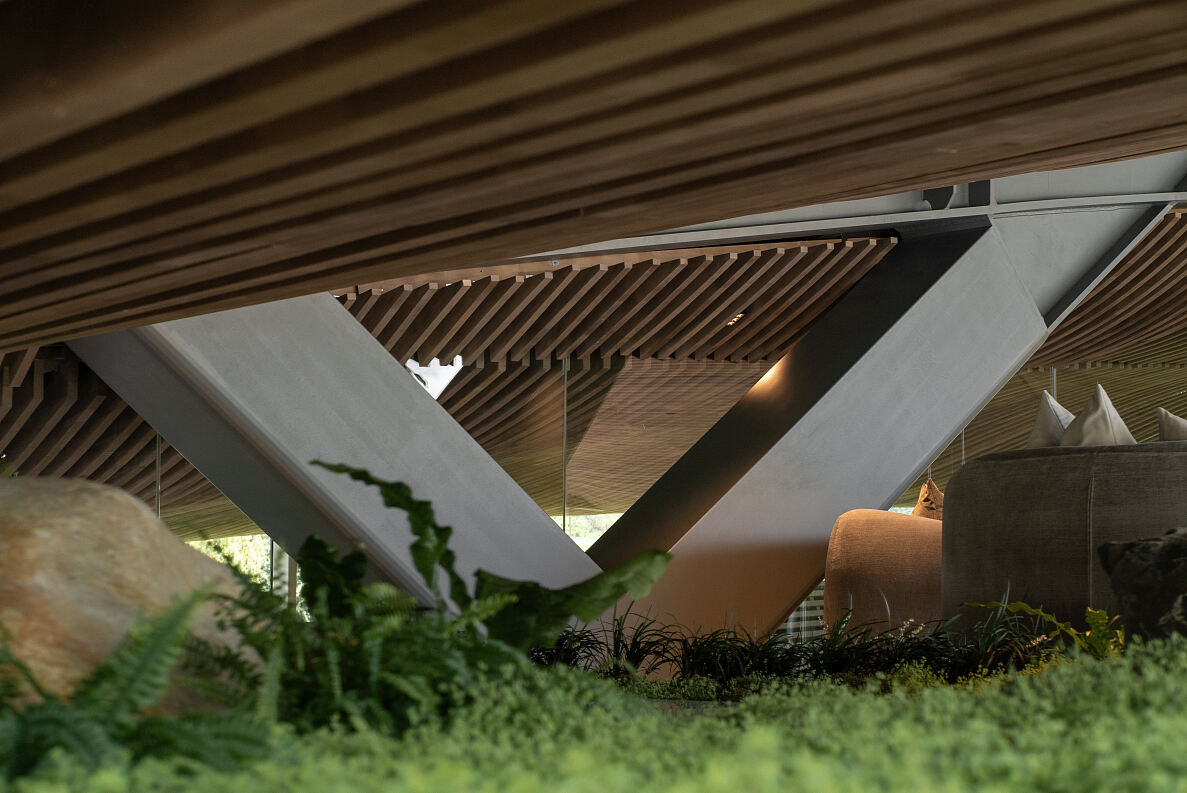 Millimeter genaue Detailarbeit ermöglichte es, das Spa auf nur einem Stahlträger zu bauen.