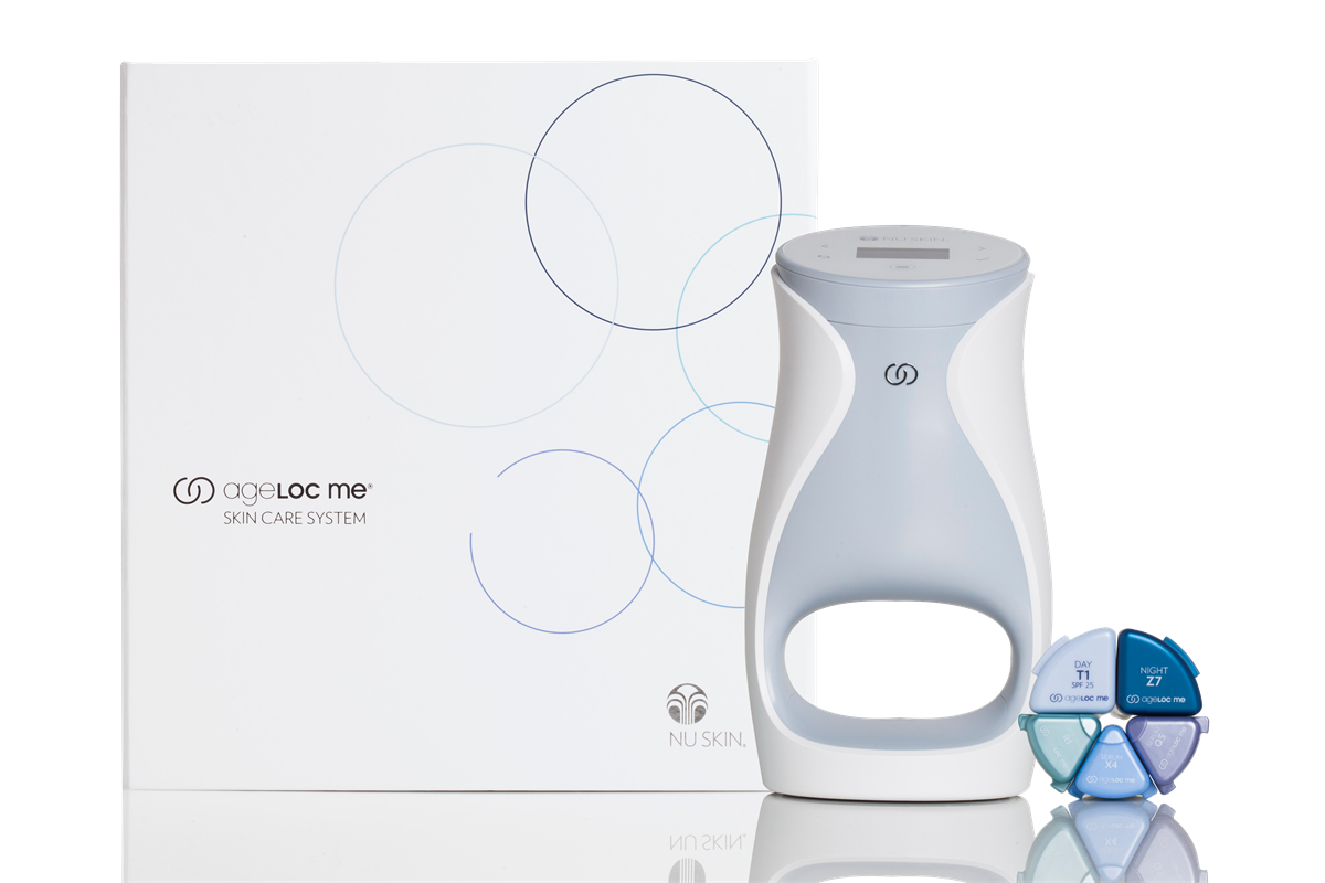 Der ageLOC Me Produktspender im Set mit drei ageLOC Me Anti-Aging-Seren und jeweils einer Tages- und Nachtpflege