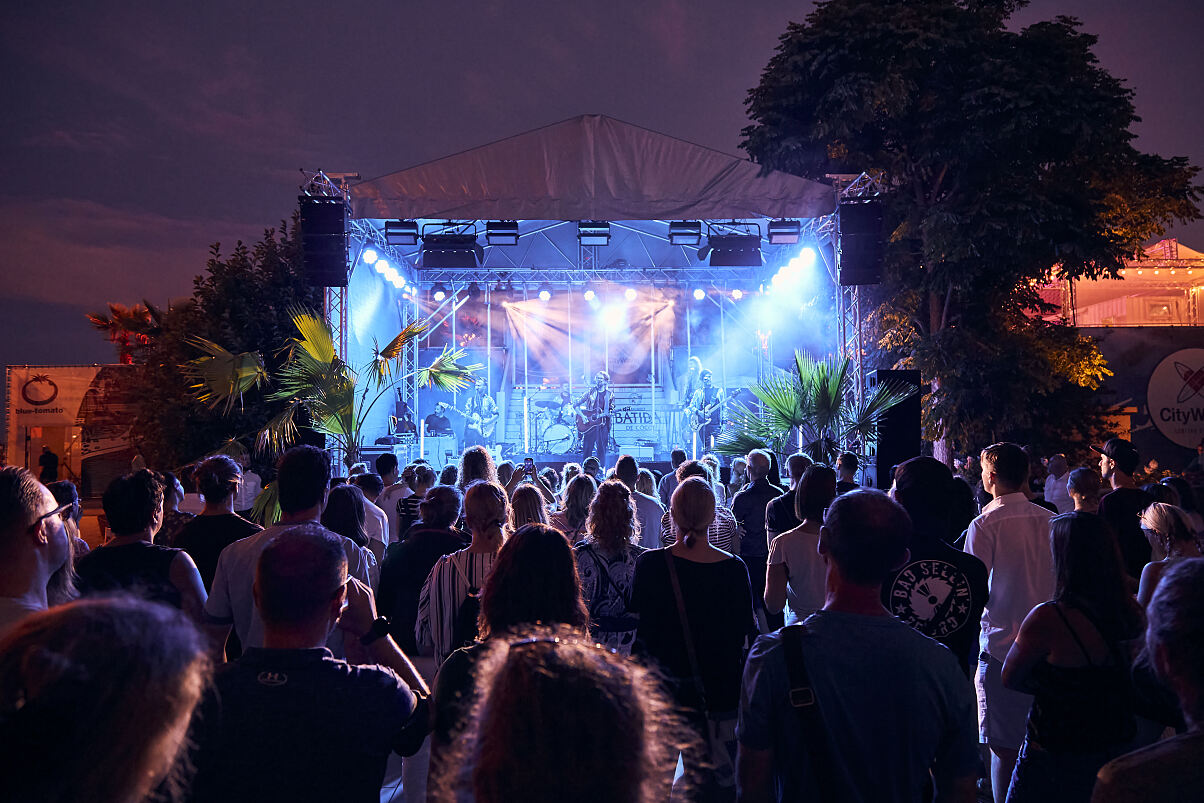 Start der 7-teiligen open-Air Konzertreihe Sunset Sound in der Westfield Shopping City Süd