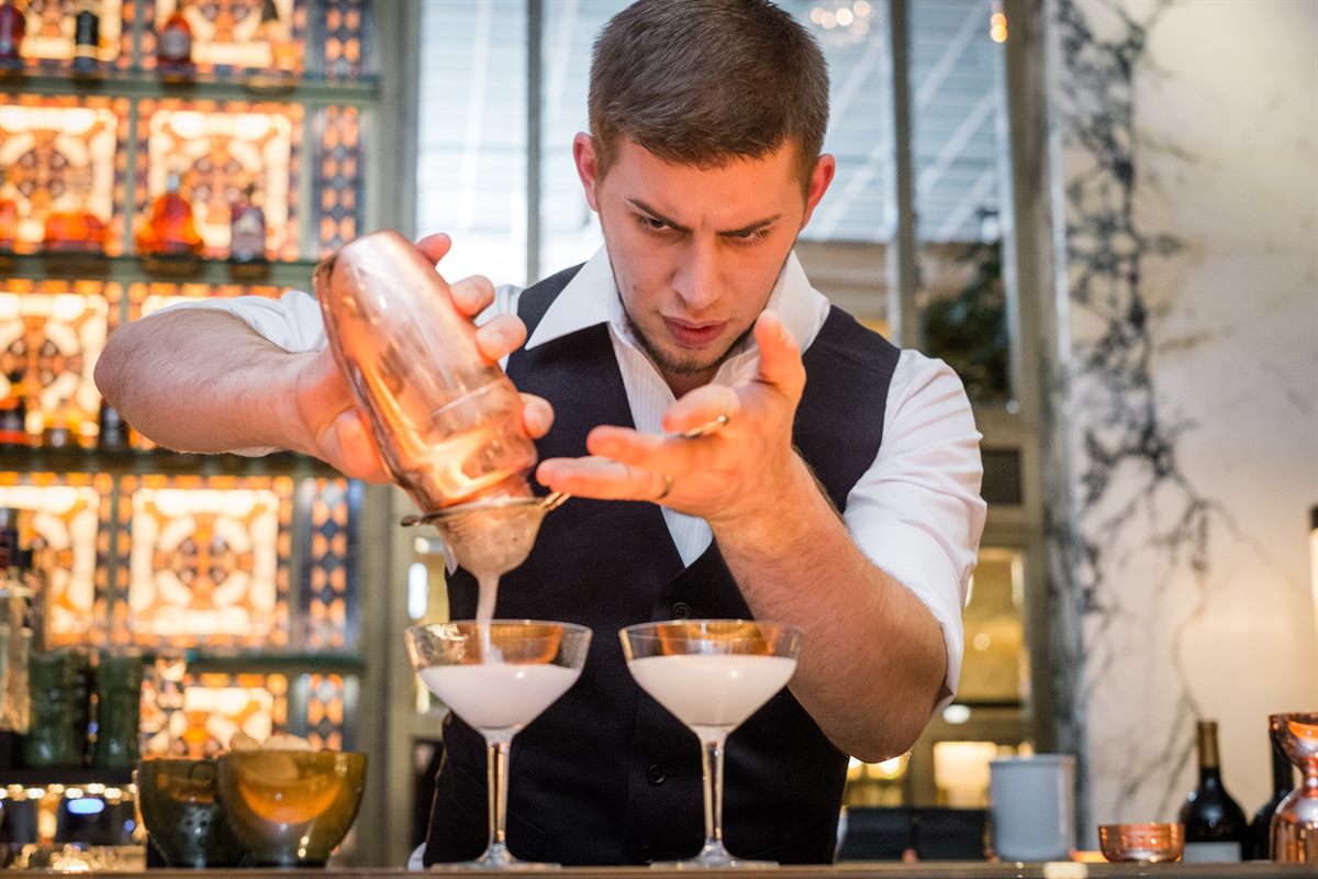The Bank Bar Senior Barkeeper Stefan Bauer wird Barkeeper des Jahres 2016