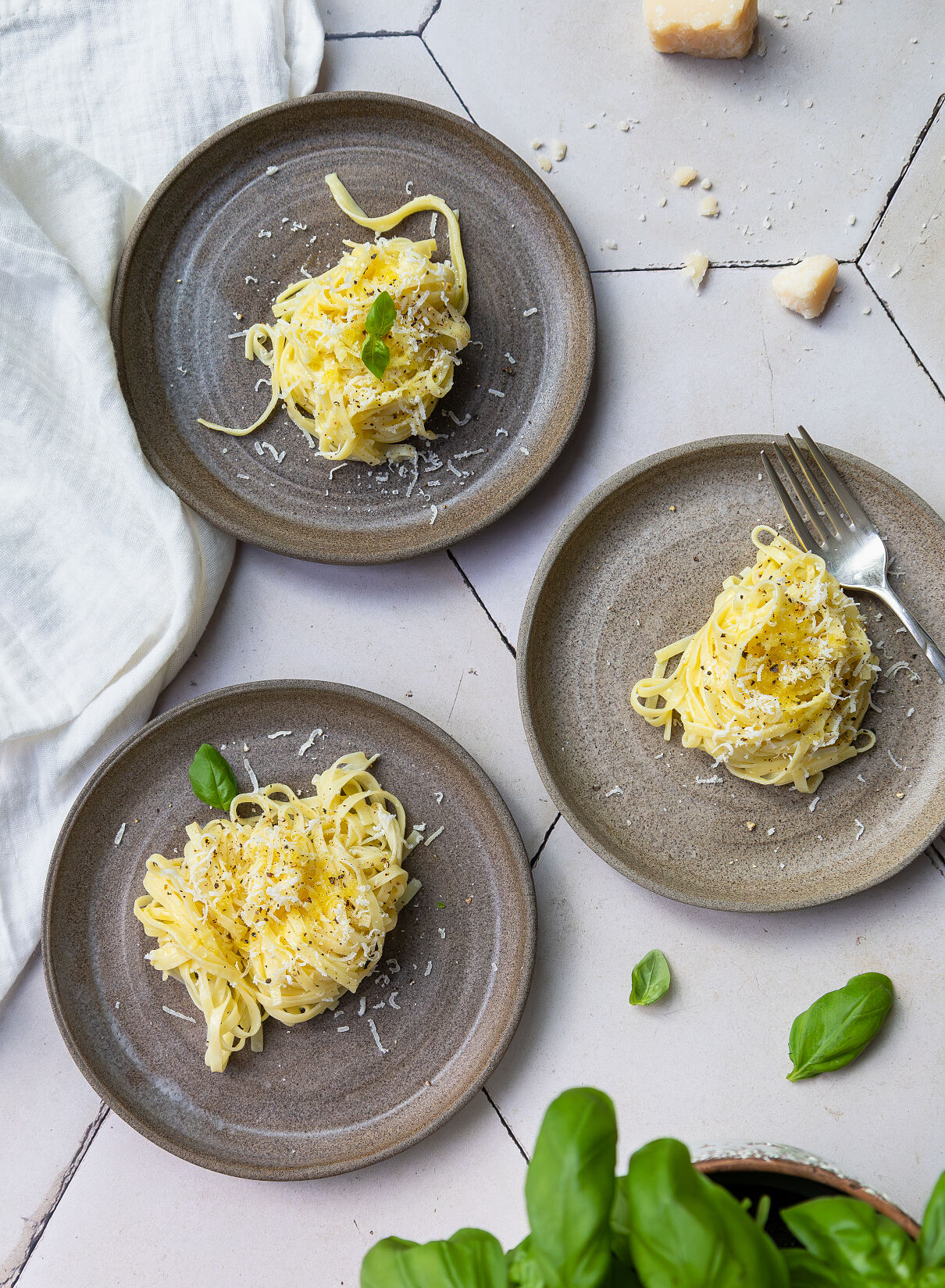 Ob auf Pasta (empfohlen wird Linguine mit Ei), auf Rindssteak, zum Schmoren von Gemüse und Fisch oder einfach auf eine Eierspeise – das NOAN White Truffle Oil veredelt jedes dieser Gerichte.