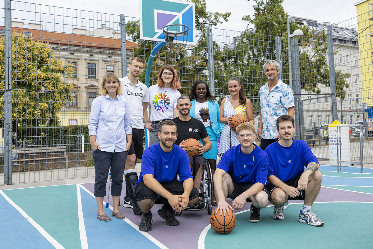 Im Rahmen des #coolbleiben-Talks hat Vöslauer gemeinsam mit einem hochkarätig besetzten Panel Themen und Trends wie Brand Urbanism, die Auswirkungen des Klimawandels auf das Stadtleben in Wien sowie die nachhaltige Belebung innerstädtischer Viertel erörte