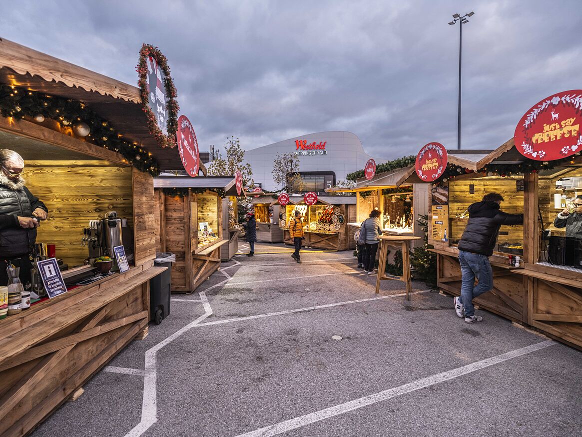 Neu in der SCS: Weihnachtsmarkt beim Eingang 5