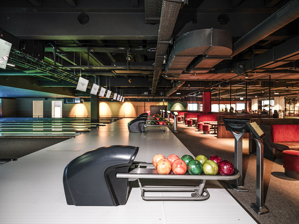 High-End-Bowling Area