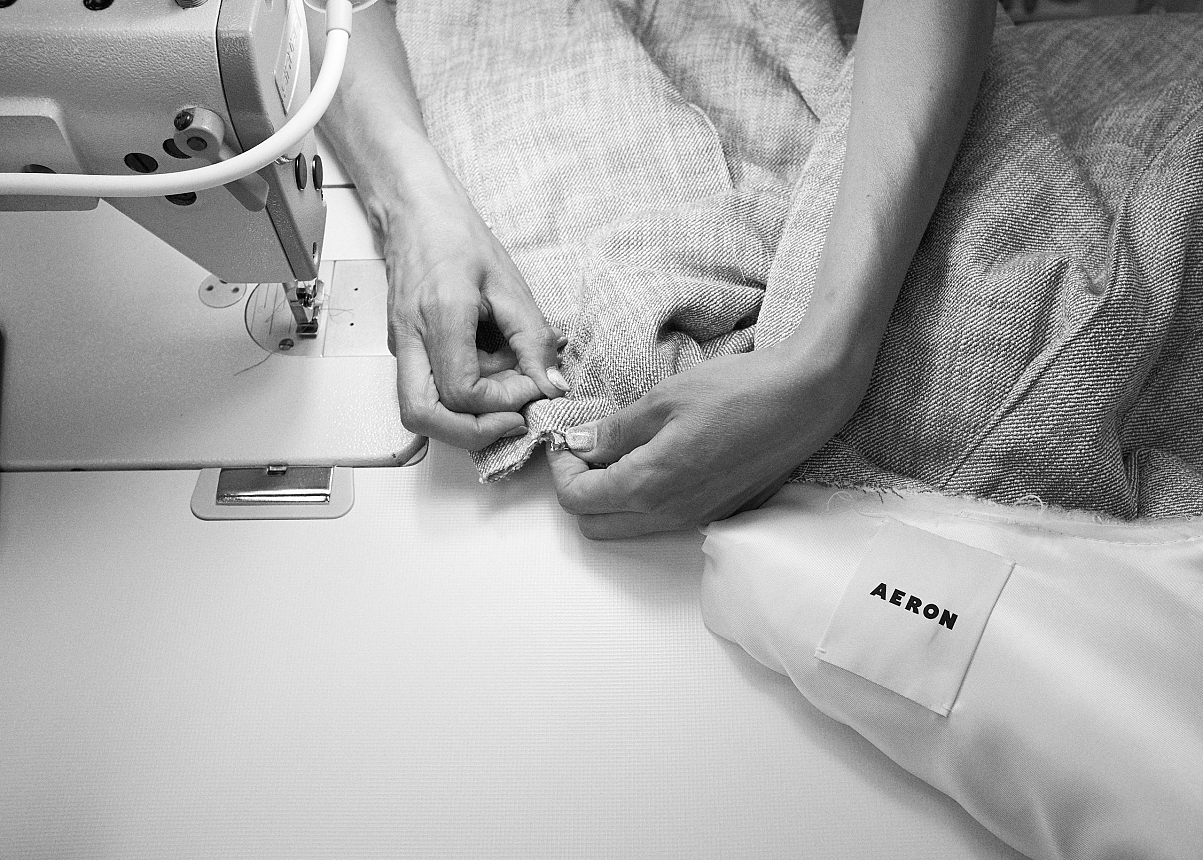 Jedes Stück wird sorgfältig im firmeneigenen Atelier in Budapest entworfen und gefertigt. 