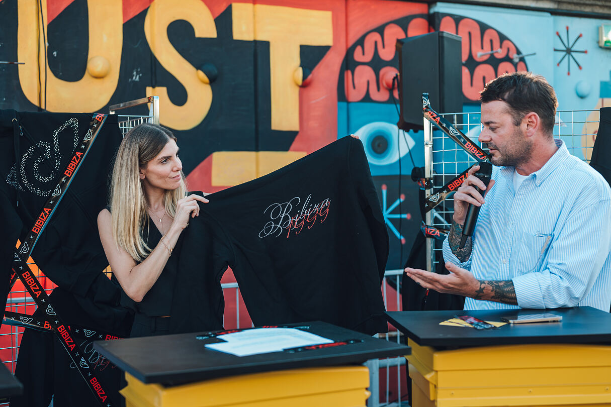 Post x BIBIZA: Österreichische Post launcht Design-Kollaboration für Sommerpostler*innen
