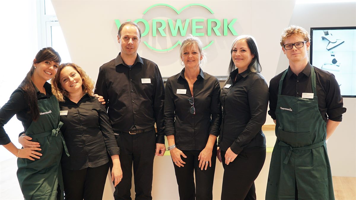 Das Vorwerk-Team im neuen Store im Donau Zentrum