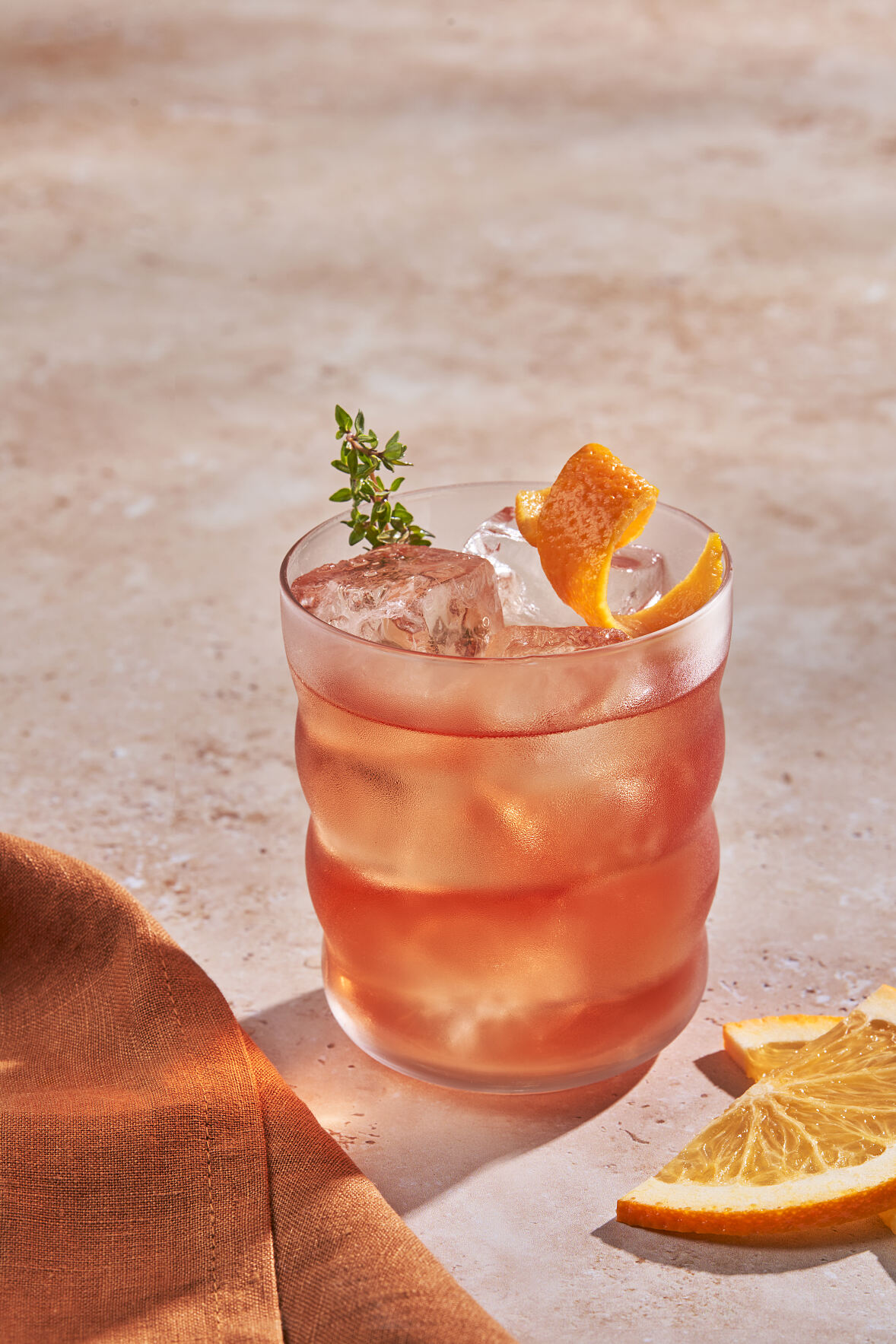 It´s Offizzzial: Vöslauer erweitert Sortiment um zwei alkoholfreie Aperitif-Limonaden 